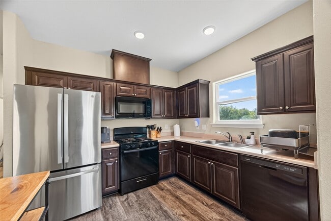 Building Photo - 1009 Niagara St