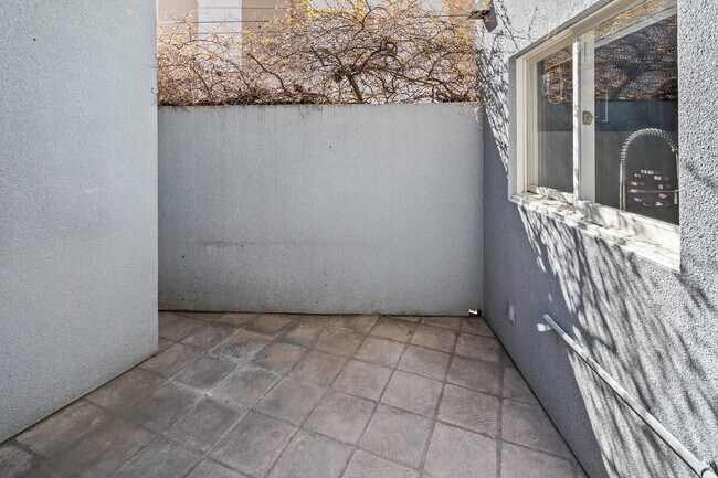 Building Photo - Modern 3 Bedroom Townhouse with Prime Location on Kettner Boulevard in San Diego