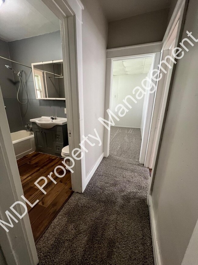 Building Photo - Charming 3 bedroom 2 bath