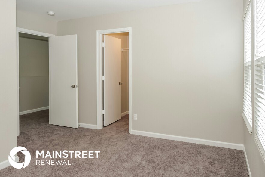 Building Photo - 213 Farmington Dr