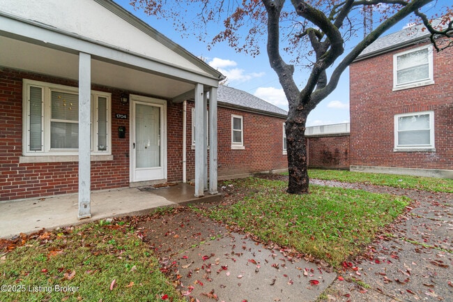 Primary Photo - 1704 De Soto Terrace