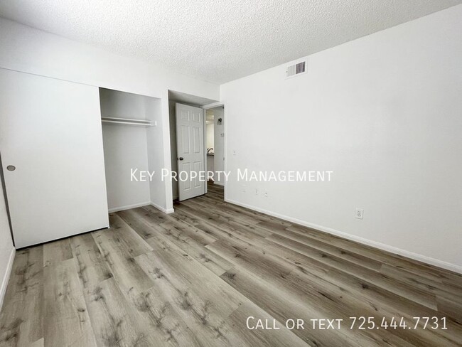 Building Photo - NEWLY UPGRADED 2BD 1BA CONDO * UPSTAIRS UN...