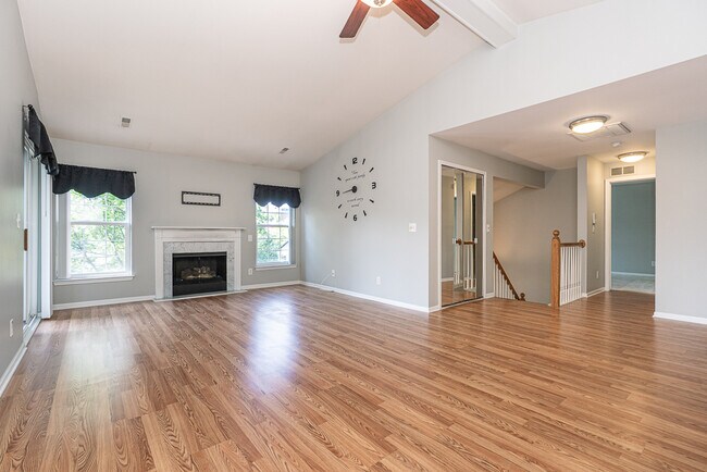 Building Photo - 5681 Pine Aires Dr