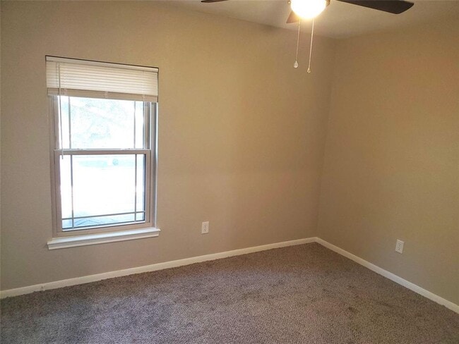 Building Photo - 2111 Aberdeen Dr