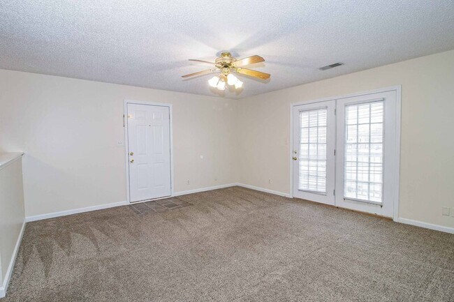 Building Photo - 402 E St