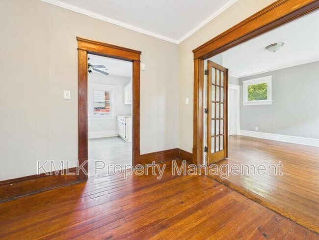 Building Photo - 701 Kling St