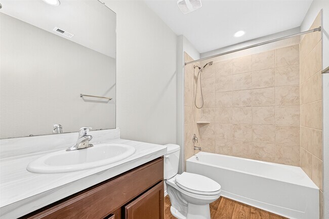 Building Photo - 21414 Hartford Hollow Ln