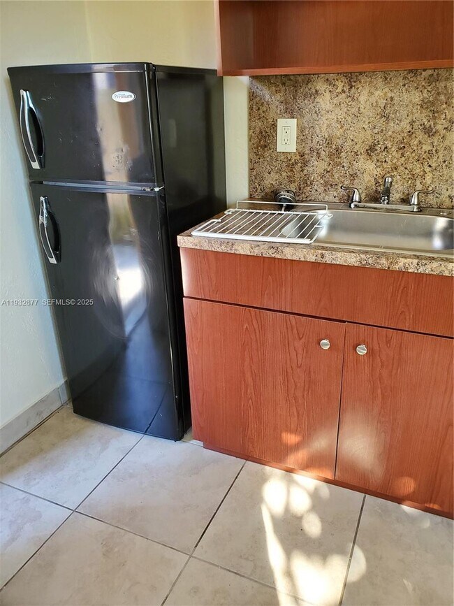 Building Photo - 1449 NE 131st St