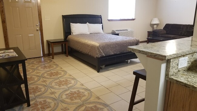 Building Photo - 1609 N Hill St