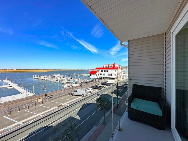 Building Photo - 9416 Amherst Ave