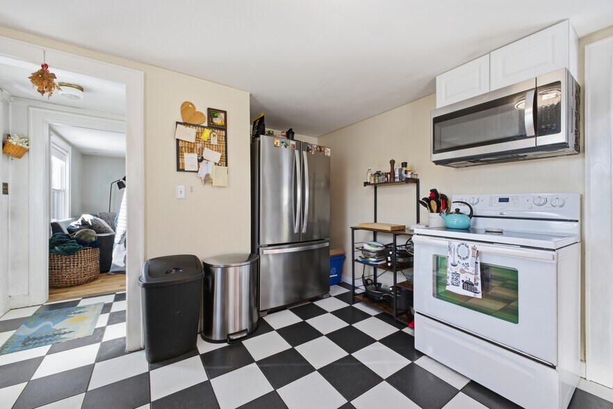 Building Photo - 2 Ridgeland Ave