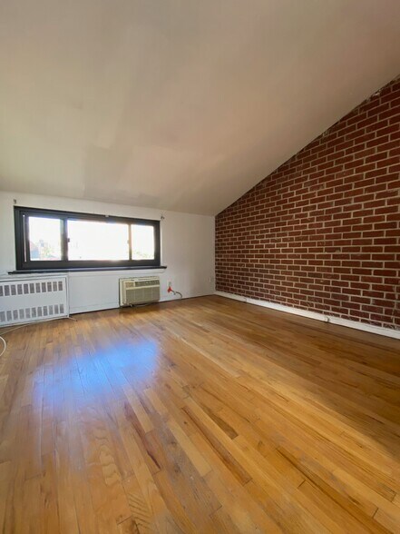 BEDROOM - 429 E 80th St