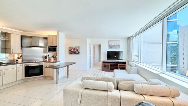 Building Photo - 2 BED/2 BATH FURNISHED UNIT AT HIGHLY DESI...