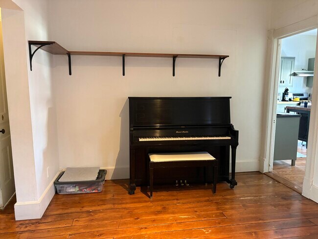 Building Photo - 1682 Bagley St