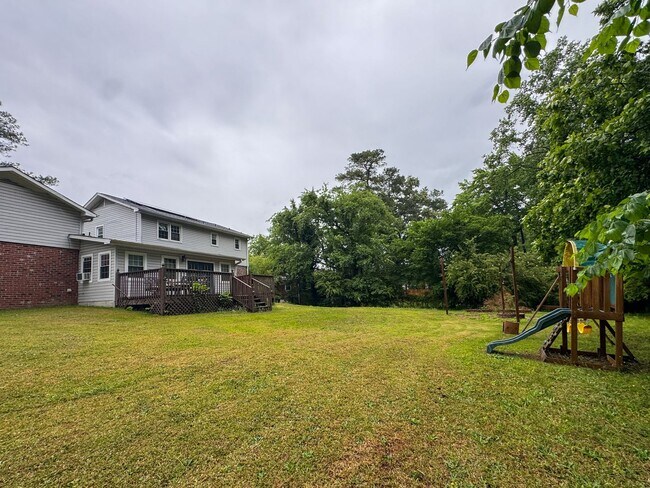 Building Photo - Charming 3 Bed 1.5 Bath Home Close to Fort Bragg