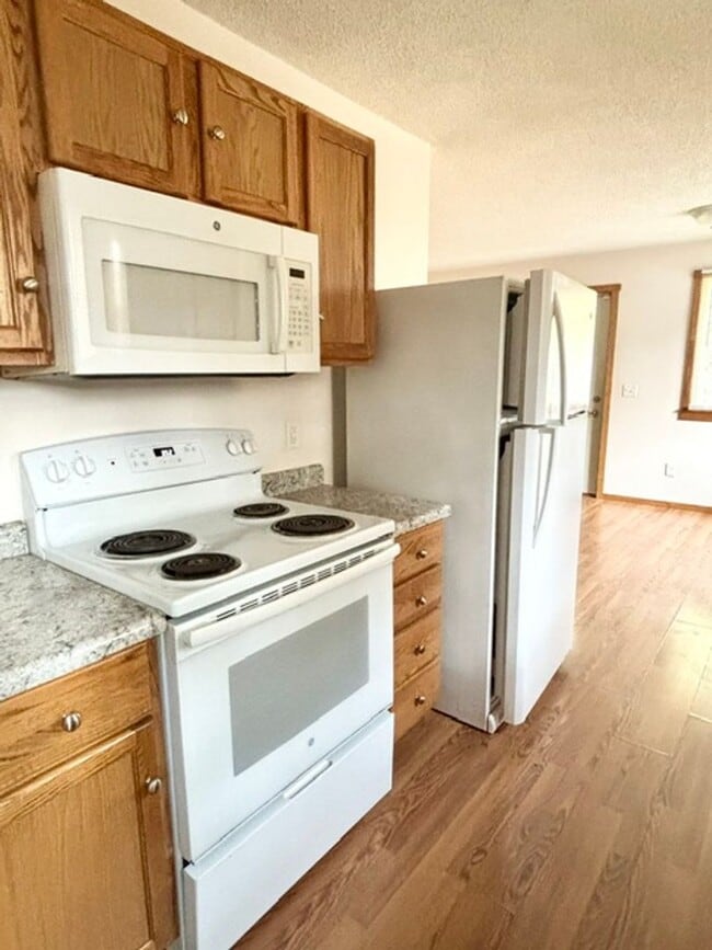 Building Photo - Available Now 2 Bedroom 1 Bath Single Family Home in Waite Park