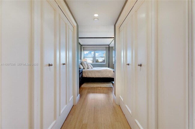 Building Photo - 445 Grand Bay Dr