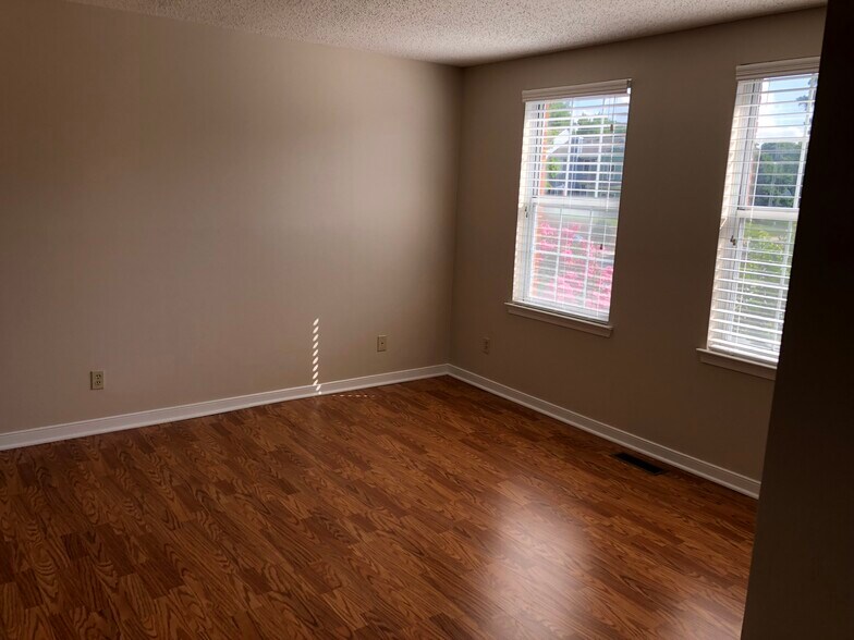 Building Photo - 4114 Bush Lake Dr