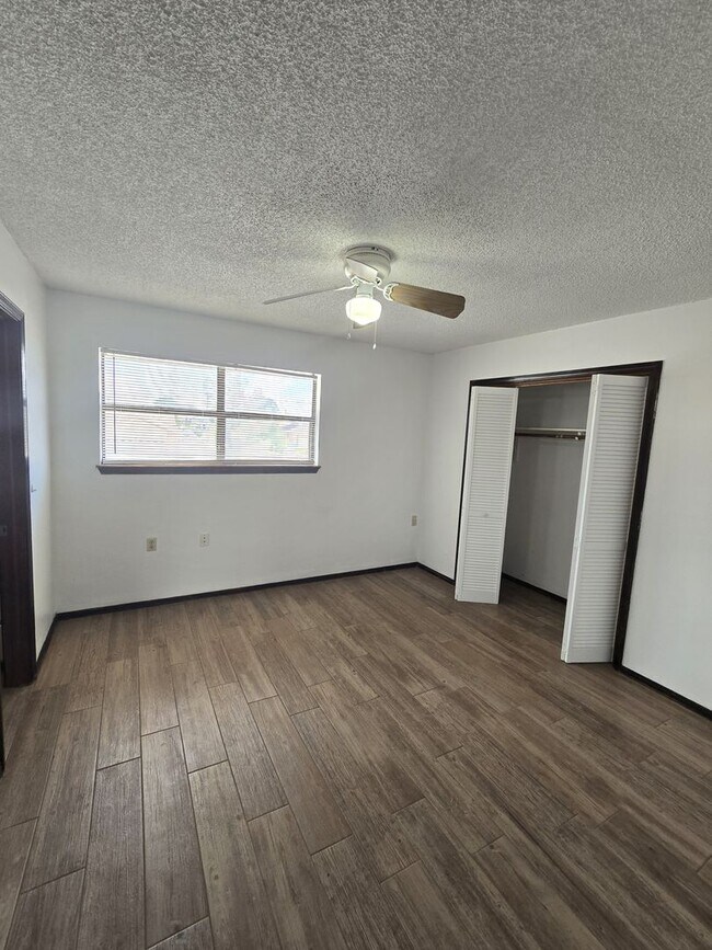 Building Photo - BEAUTIFUL EASTSIDE HOME