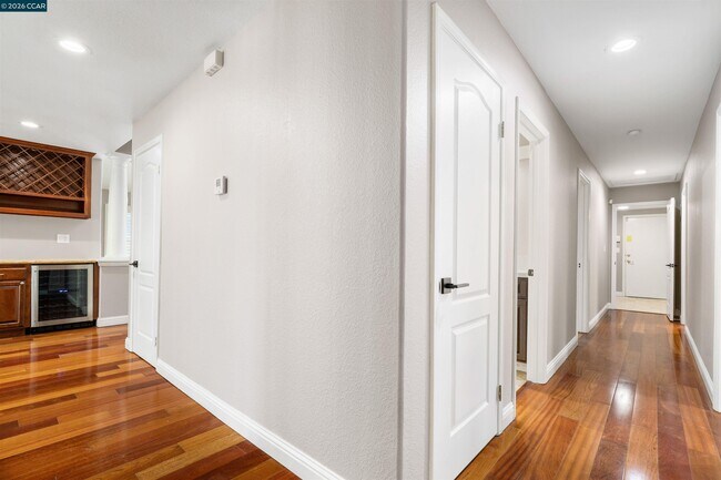 Building Photo - 313 Deepcreek Ct