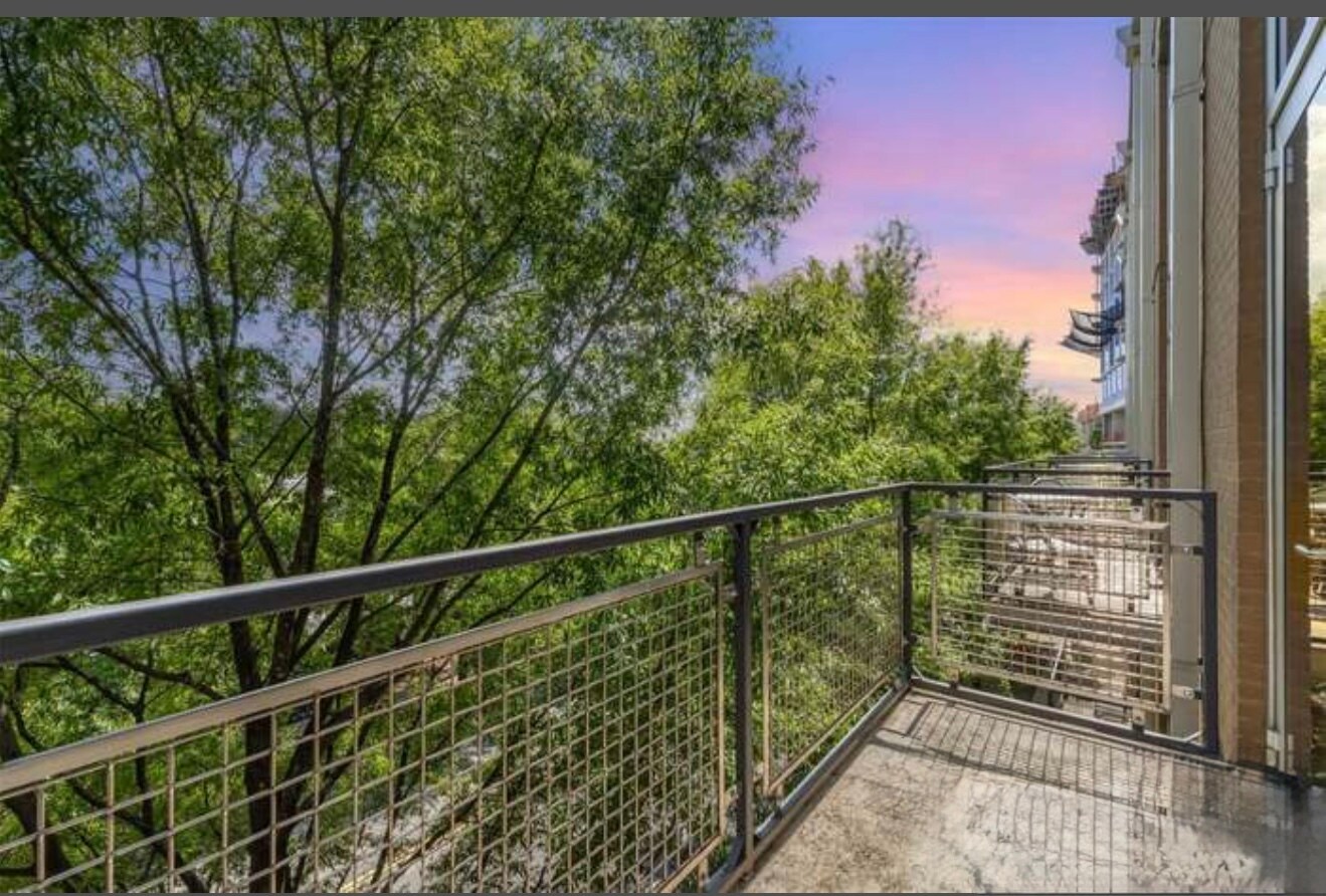 Building Photo - 1133 Metropolitan Ave