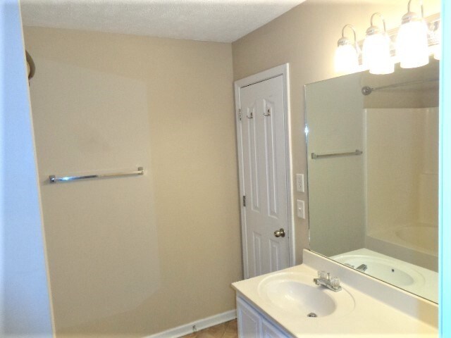 Building Photo - 167 Lansdan Dr