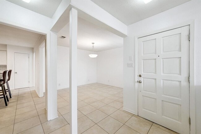 Building Photo - 4407 Jessamine Hollow