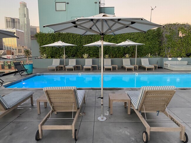 Building Photo - 849 S Broadway