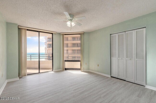 Building Photo - Coastal Living meets convenience in the He...