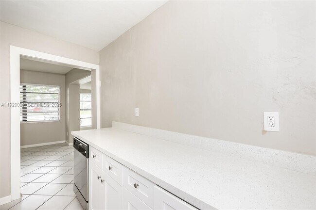 Building Photo - 1367 NE 27th St