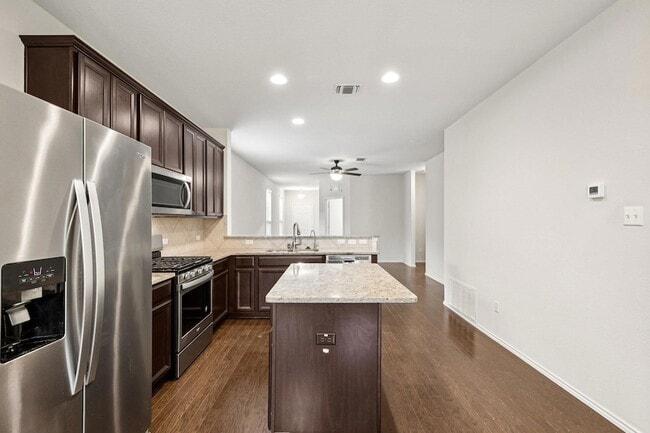 Building Photo - 212 La Dera Dr