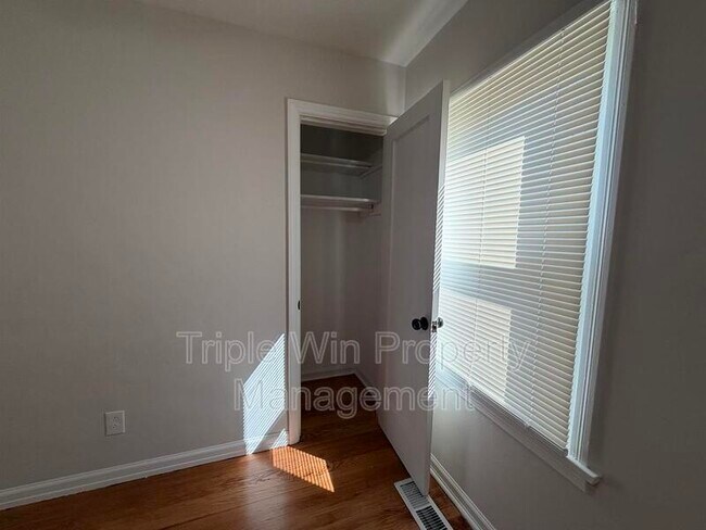 Building Photo - 8015 Aline Ave