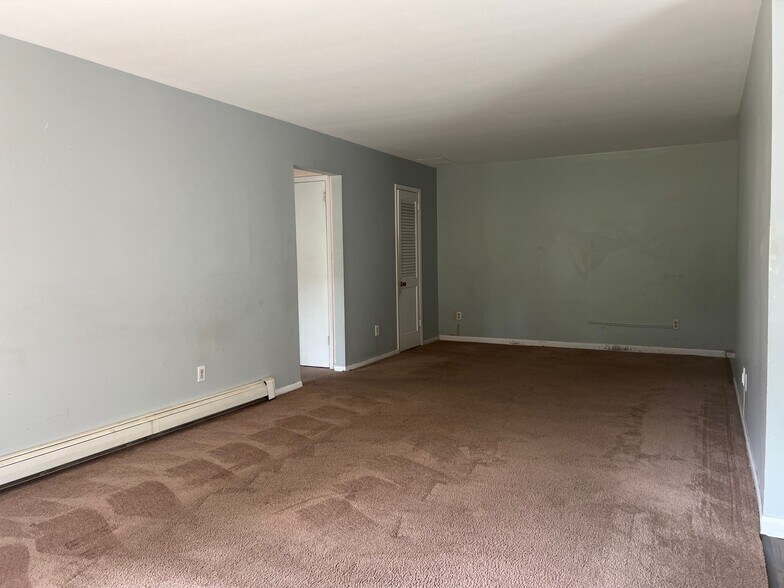 Building Photo - 6 Loudon Dr