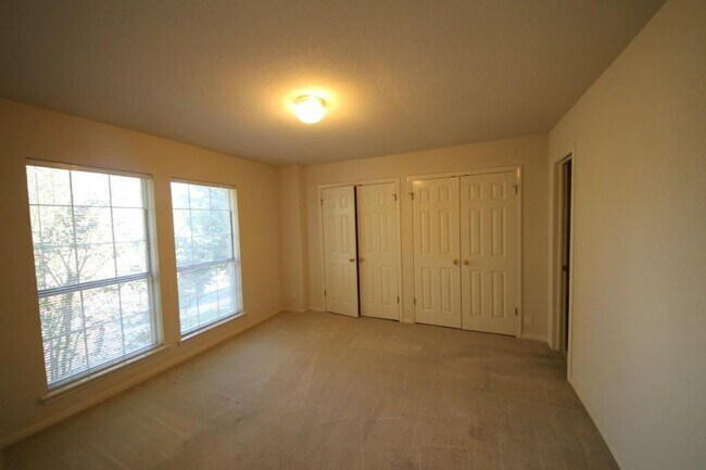 Building Photo - 10225 Open Gate Dr