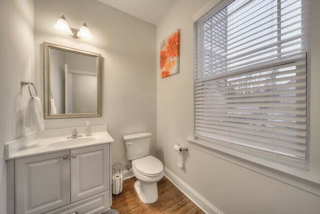 Building Photo - 710 Red Cedar Ct