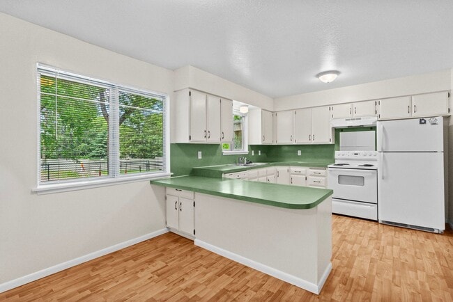 Building Photo - Rice St (17/19)