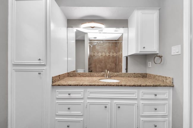 Building Photo - 25603 Pine Acres Cir