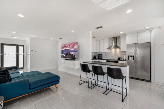 Building Photo - 9451 SW 6th Ln