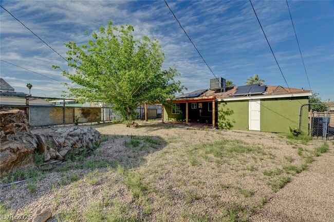 Building Photo - 1720 E Carson Ave