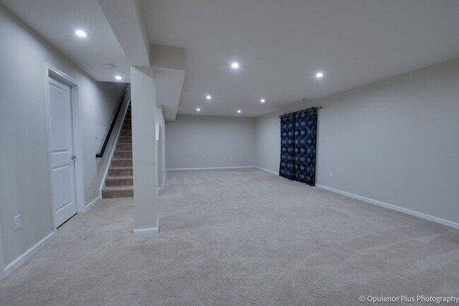 Building Photo - Gorgeous 3 Bed 3.5 Bath Fairborn Home!