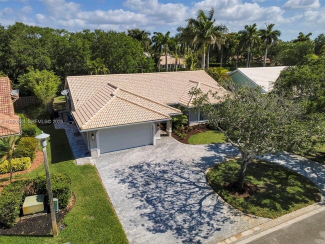 Building Photo - 10425 NW 48th Manor