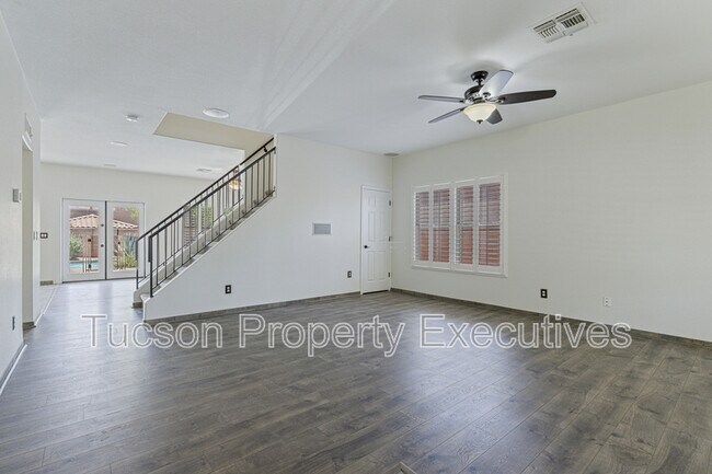 Building Photo - 10176 9 Iron Dr