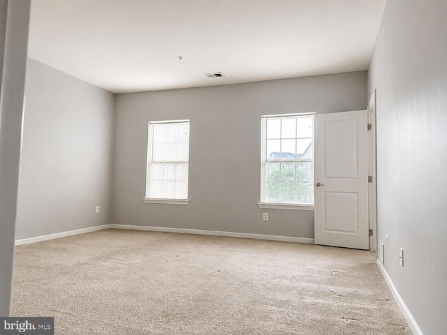 Building Photo - 24598 Johnson Oak Terrace