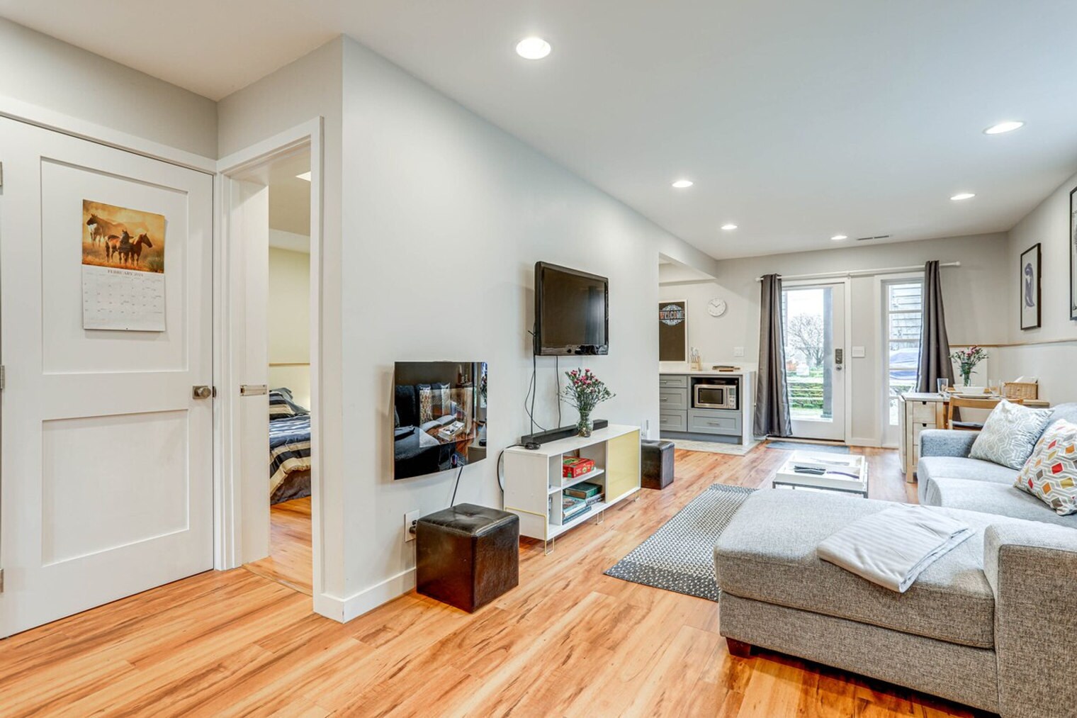 Building Photo - 10052 Interlake Ave N