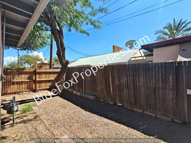 Building Photo - 2427 N Fair Oaks Ave