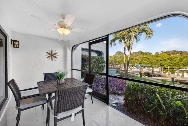 Building Photo - 2320 Treasure Isle Dr