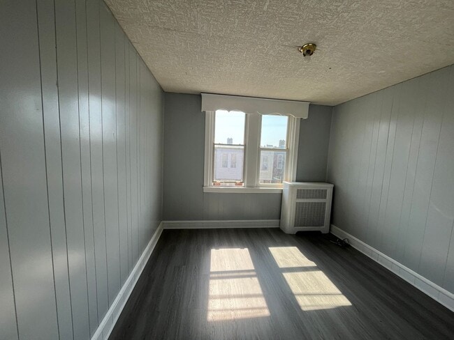 Building Photo - 7237 Glenloch St