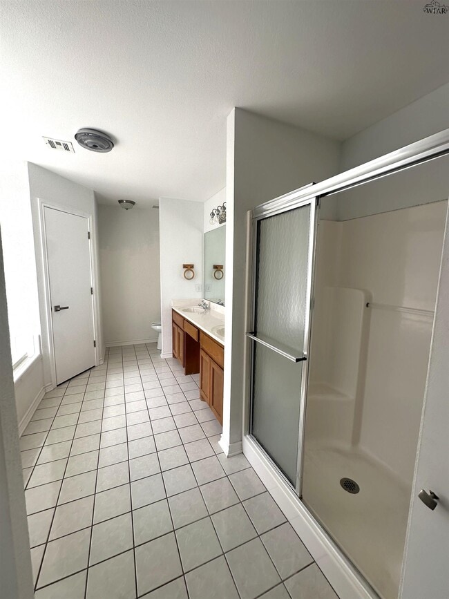 Building Photo - 5004 Bayberry Dr