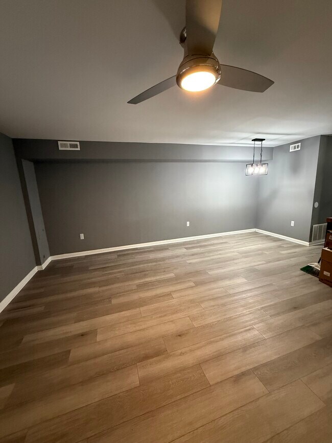 Building Photo - 3721 Ronnald Dr