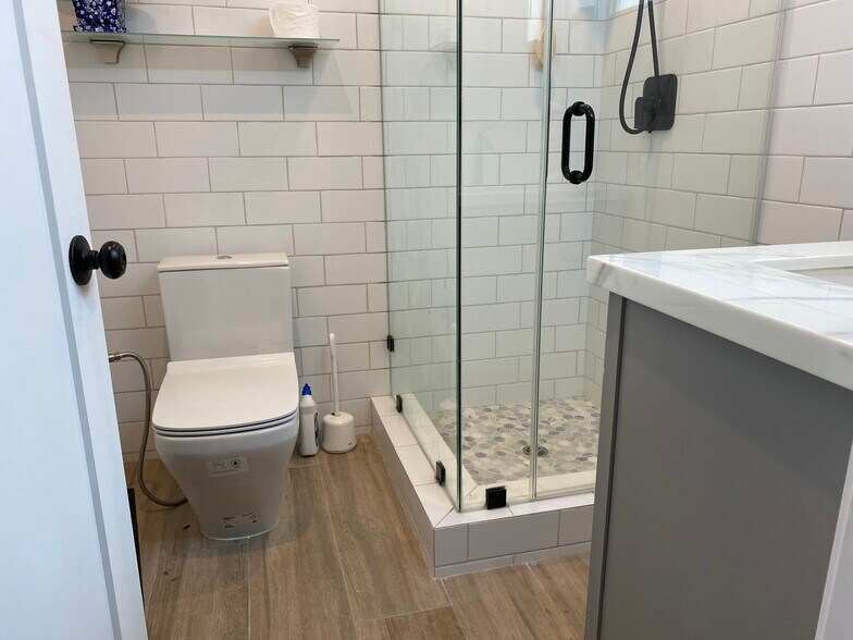 Modern bathroom - 4420 W 63rd St